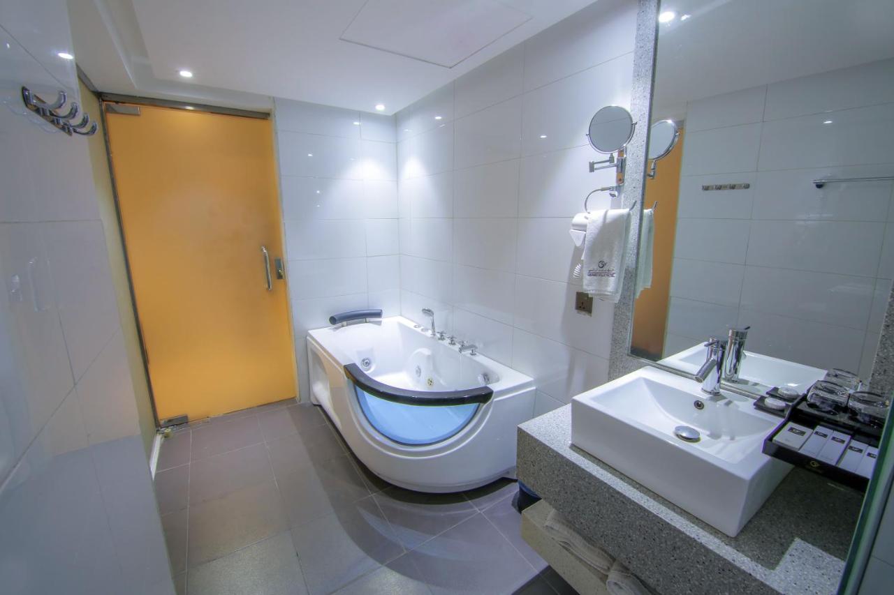 נג'ראן Grand Valley Hotel מראה חיצוני תמונה